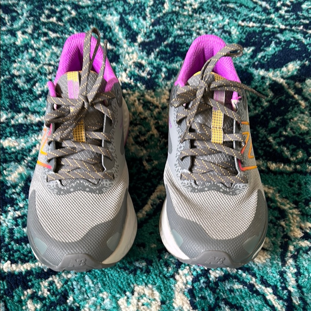 New Balance Gray and Purple Athletic Shoes with Modern Silhouette